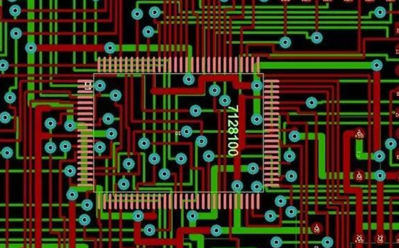 圖1：兩種PCB模型的部分電路。頂圖：傳統(tǒng)設(shè)計版本。